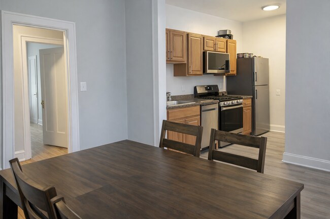 Building Photo - 3610 N Claremont Ave