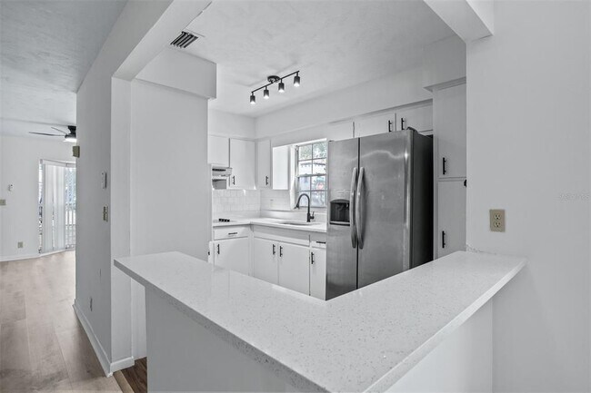 Foto del edificio - 812 W Warren Ave