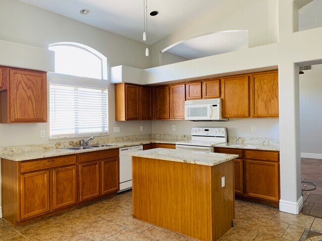 Building Photo - 514 S Labelle