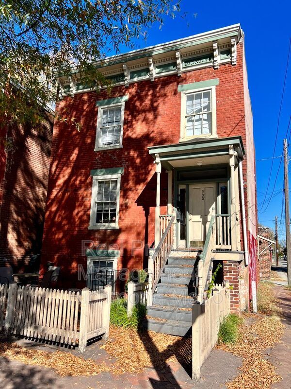 Foto del edificio - 500 W Marshall St