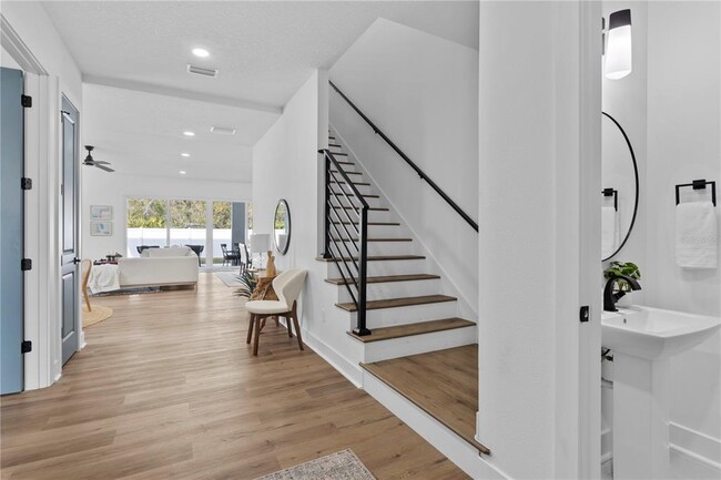 Building Photo - 3317 W Napoleon Ave