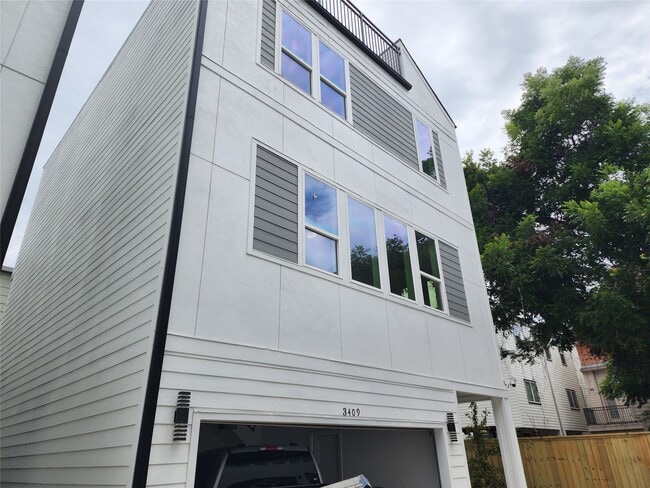 Building Photo - 3411 St Emanuel St