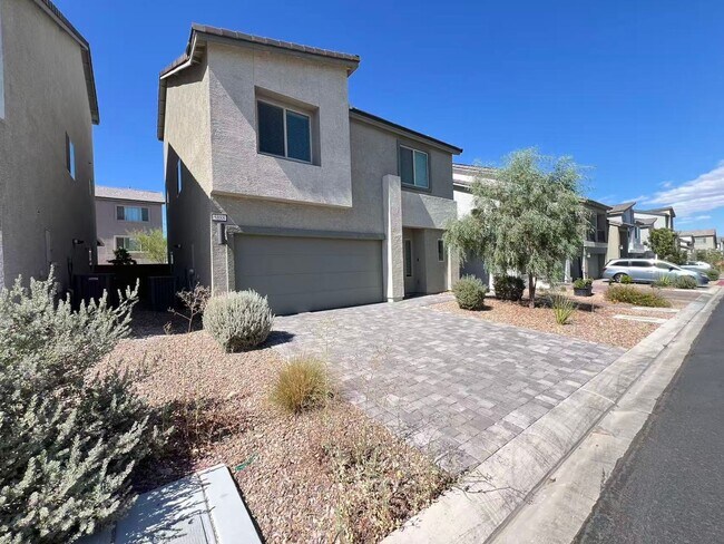 Foto del edificio - Beautiful 3-story home with 4 bedrooms and 3.5 bathrooms