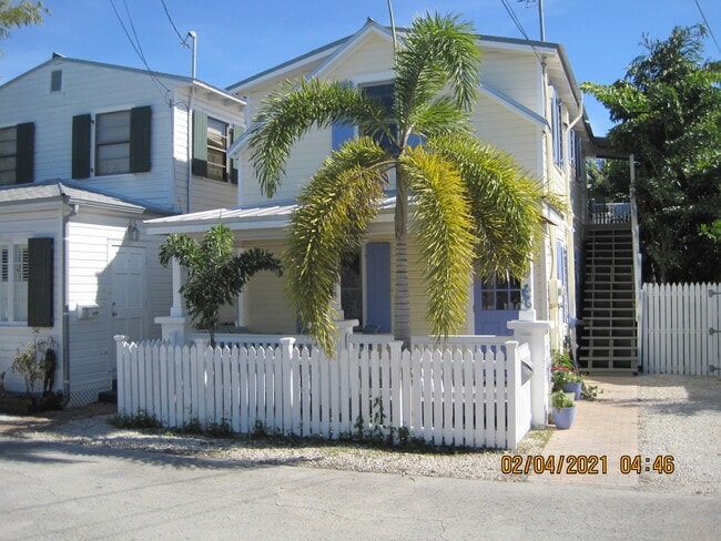 Building Photo - 1320 Angela St