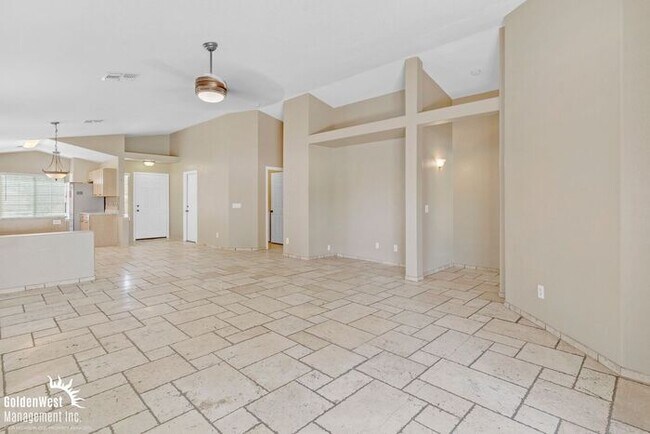 Foto del edificio - Charming 3 Bdm 2Ba Single-Story Home in Gl...