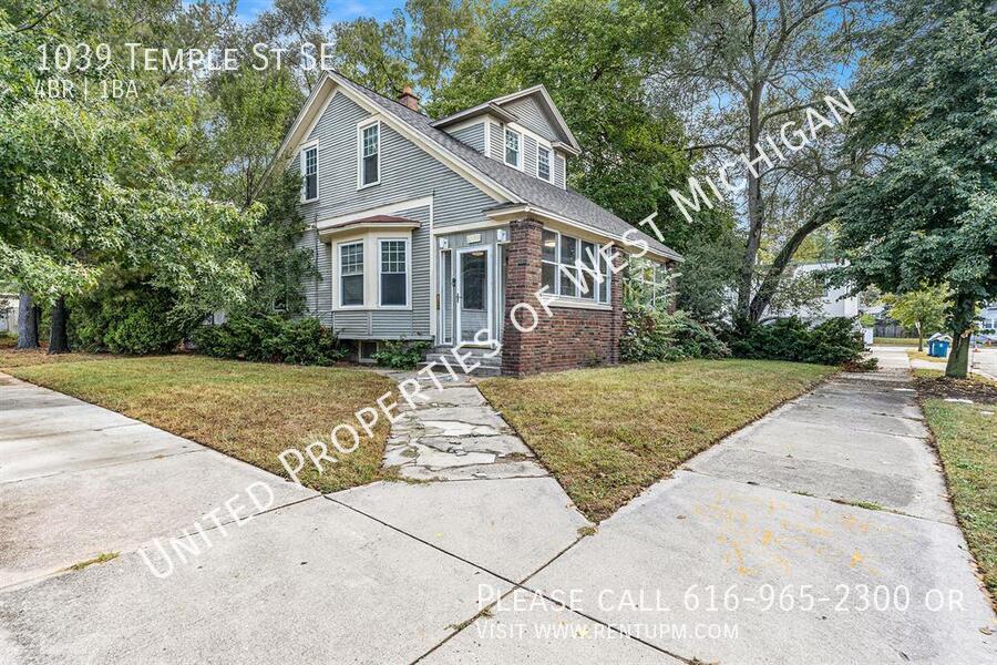 Primary Photo - Available Now | 4 Bedroom 1 Bathroom Singl...