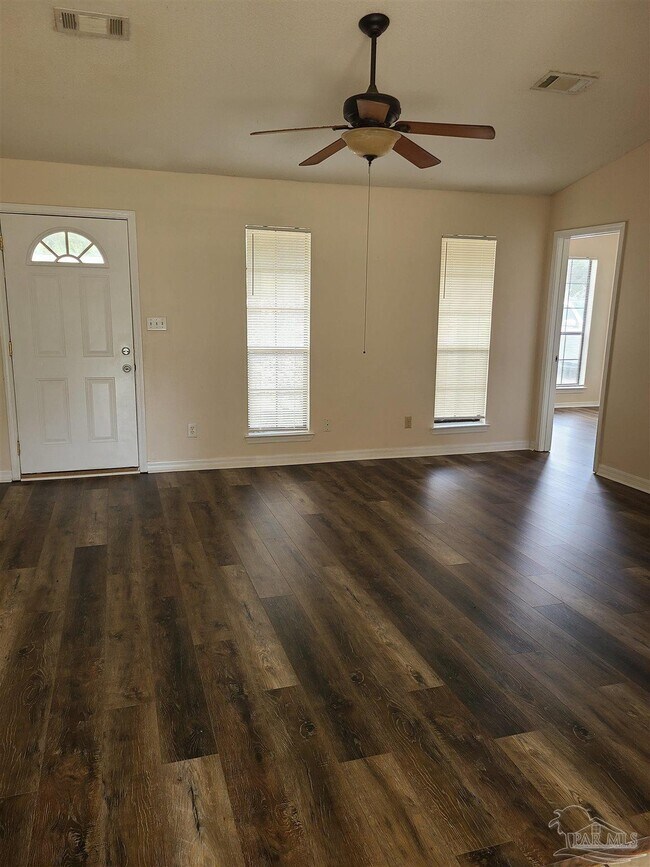 Foto del edificio - 4705 Kitty Hawk Cir