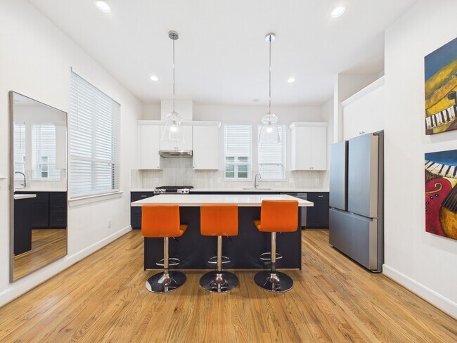 Foto del edificio - 2711 Clinton Dr