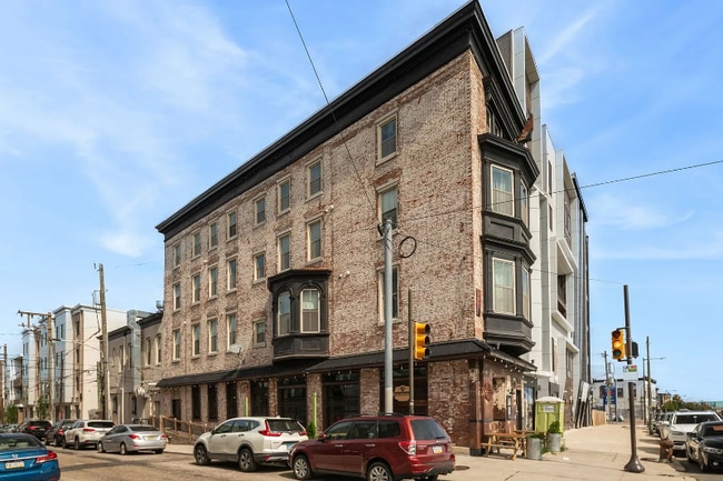 Building Photo - 635 W Girard Ave