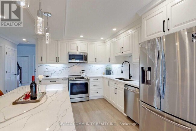 Building Photo - 1216 Charlotte Cir