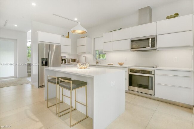 Building Photo - 3 br, 3.5 bath House - 3230 Shipping Ave