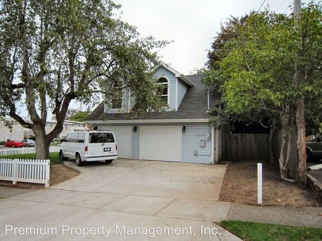 Primary Photo - 380 Owens St S
