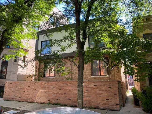 Building Photo - 1935 N Hudson Ave