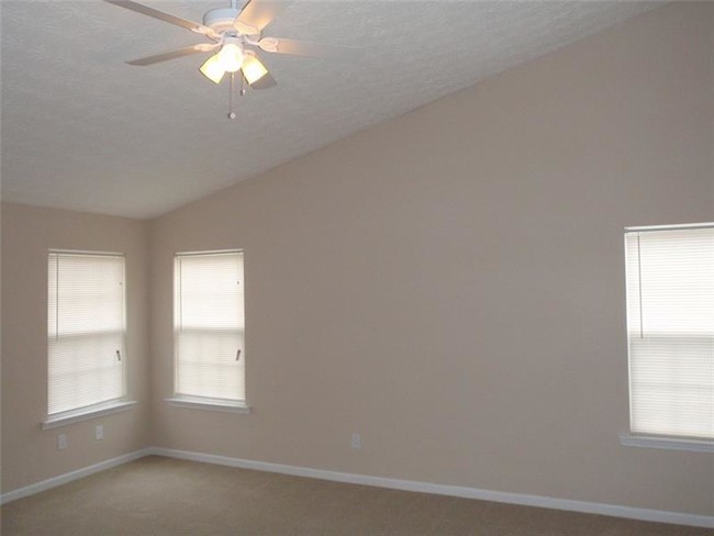 Foto del edificio - 6588 Waterton Ave SW