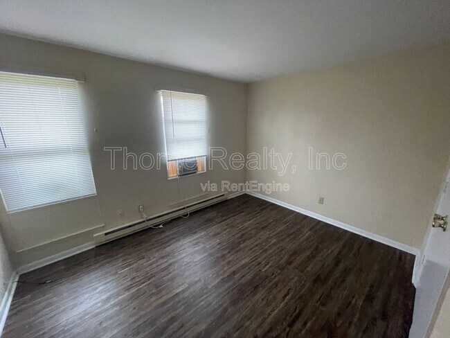 Foto del edificio - 400 E Northern Blvd