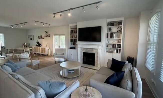 Foto del edificio - Beautiful 3 bedroom townhome in Harbor Park!