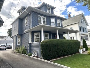 Building Photo - 14 Spruce St
