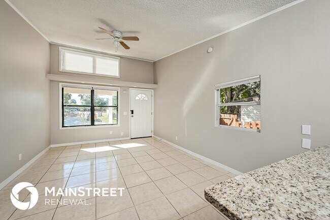 Foto del edificio - 587 Martin Pl Blvd