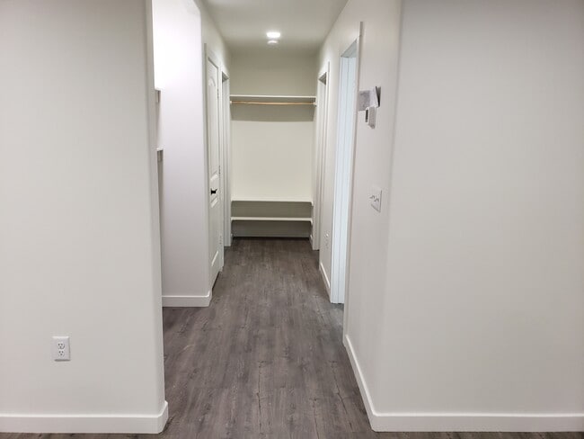 hallway - 1125 W Ivy Ave