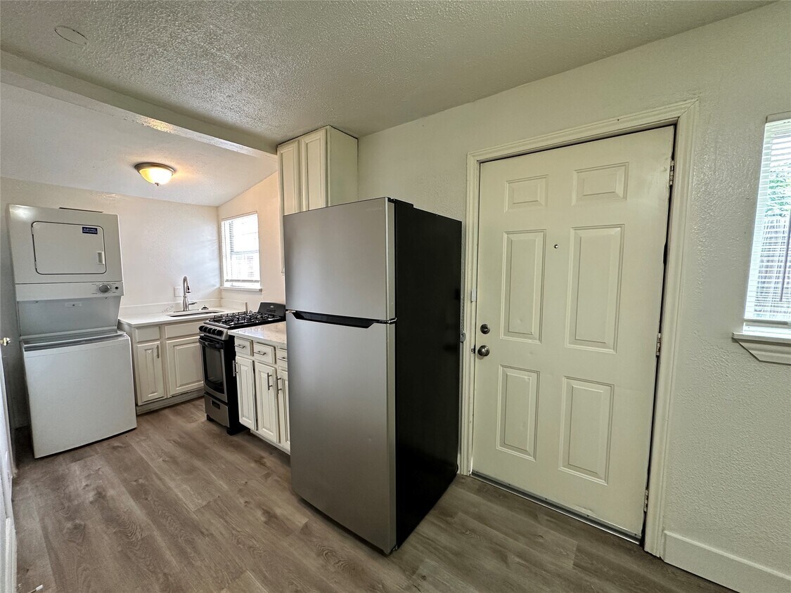 Foto principal - 6905 Palestine St