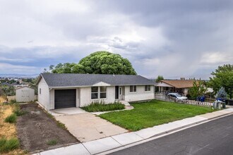 Building Photo - 450 Scenic Dr