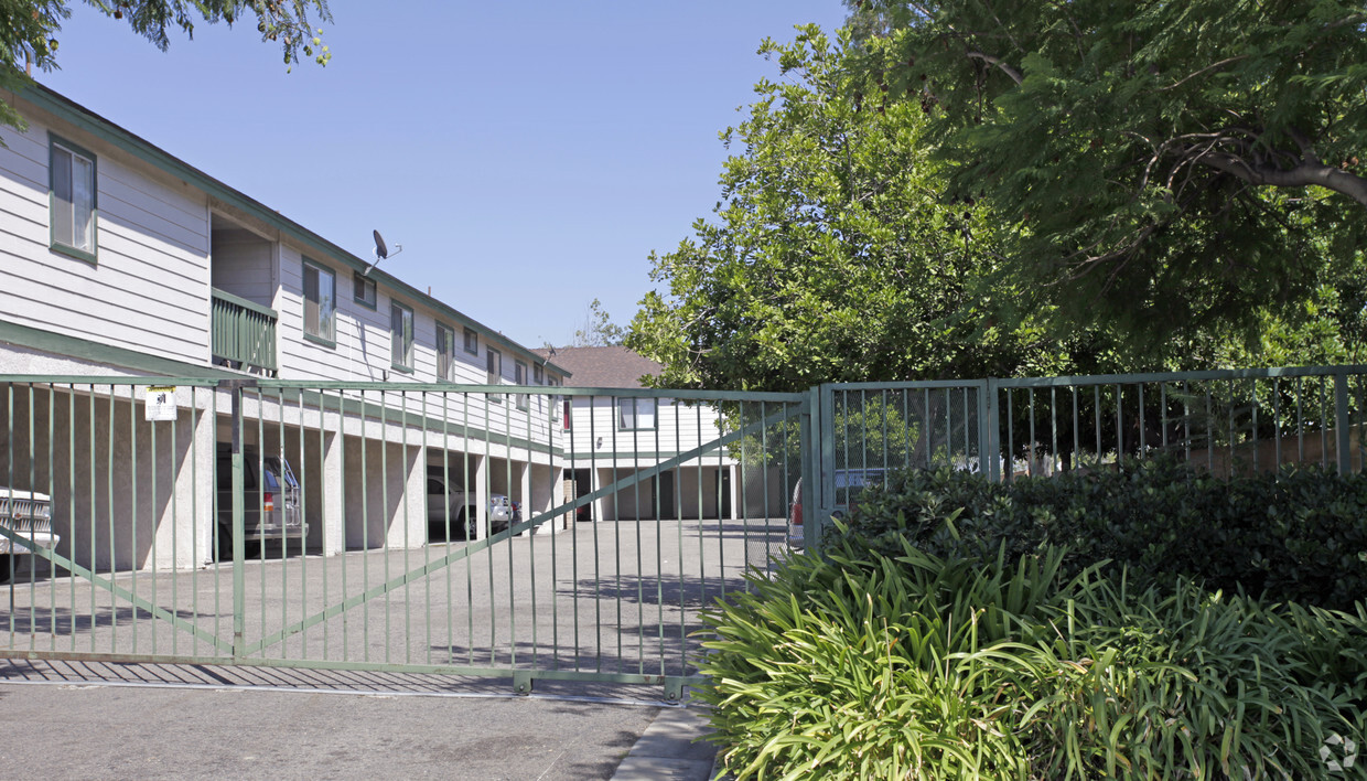 Building Photo - Juniper Apartments