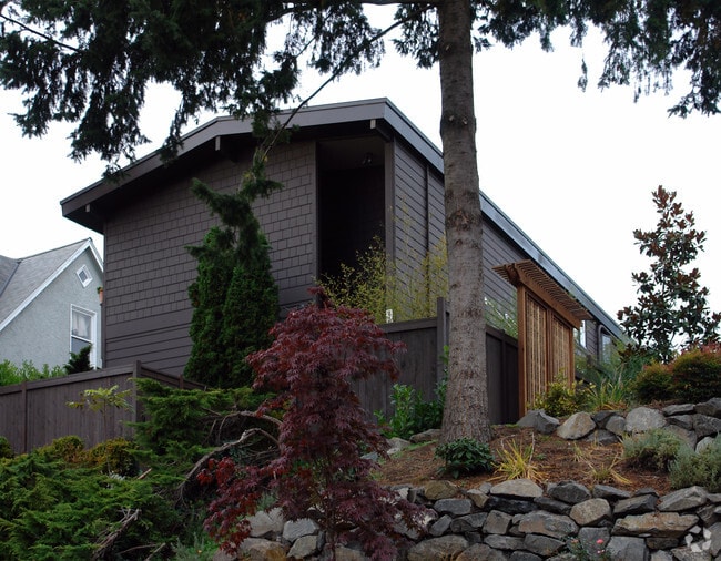 Building Photo - 1519 5th Ave W
