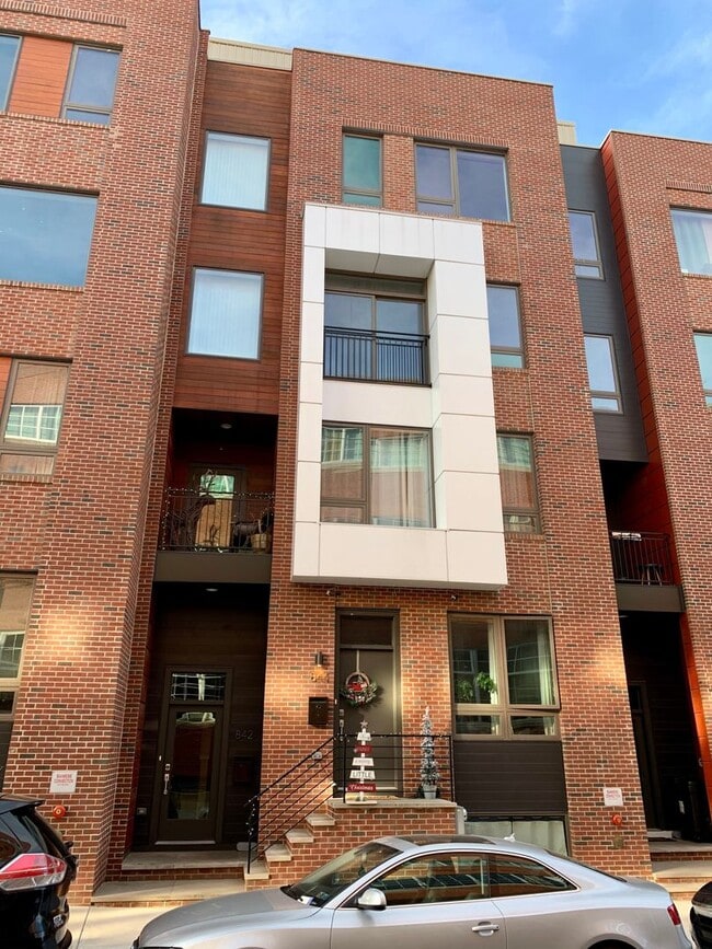 Stunning 3-Bed Townhome with Garage in Northern Liberties! Available mid-July! - Stunning 3-Bed Townhome with Garage in Northern Liberties! Available mid-July!