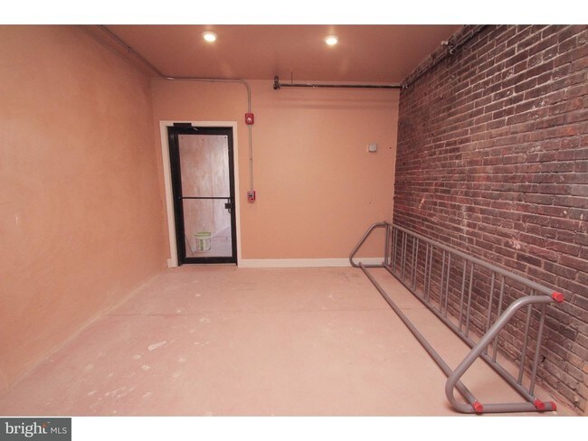 Building Photo - 1218 S 8th St