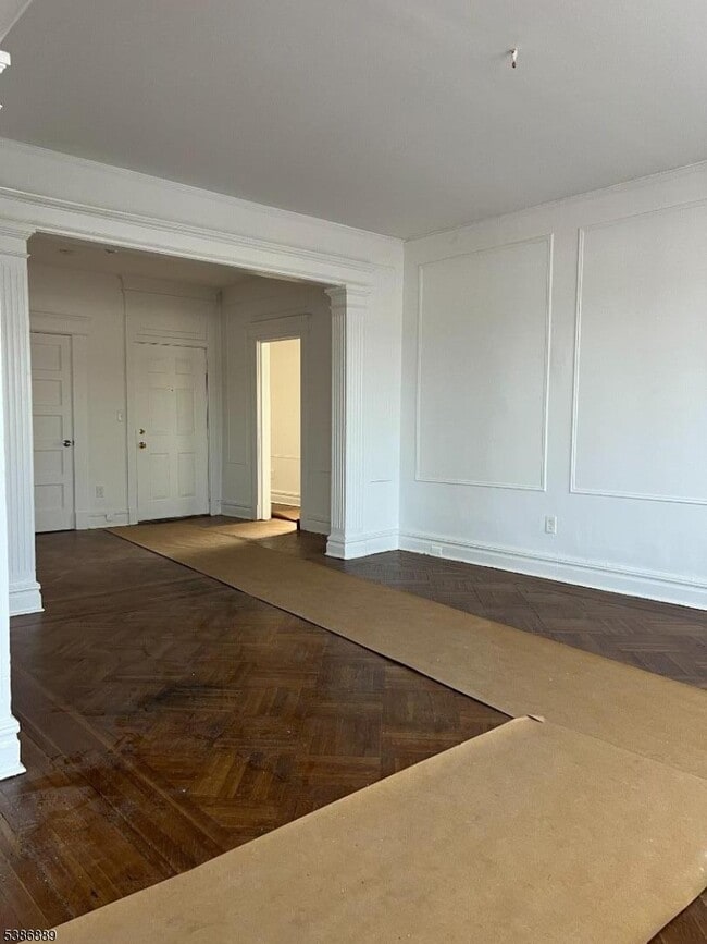 Building Photo - 347 Park Ave