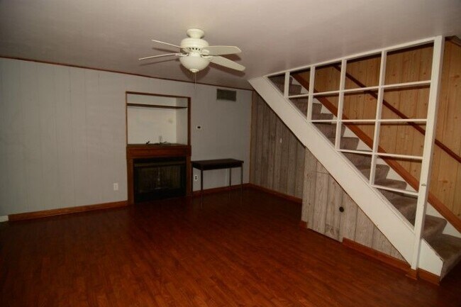 Foto del edificio - 10647 Maple St