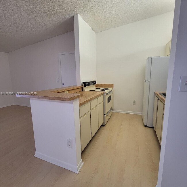 Foto del edificio - 9379 S Belfort Cir