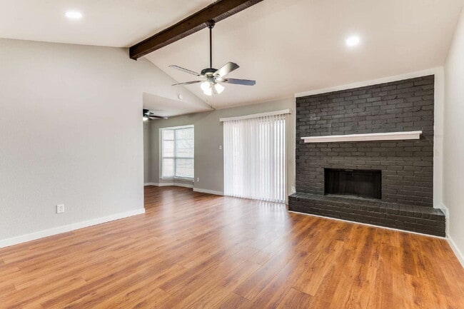 Building Photo - Light-Filled 3BR Brick Home featuring Granite Kitchen & Dual Living Spaces