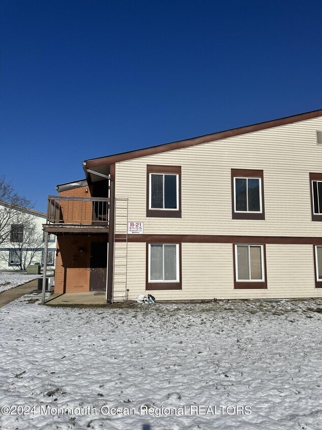 15 Newport Ct Unit 235, Brick Township, NJ 08724 Condo for Rent in