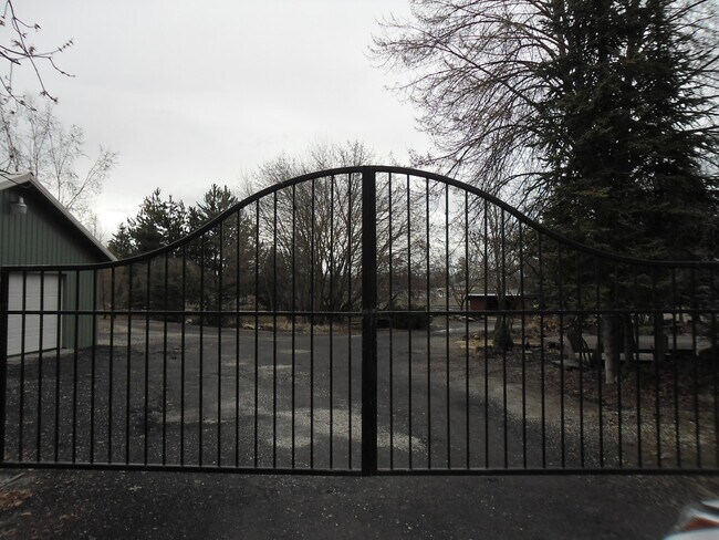 Foto del edificio - 2 Bedroom 1 Bath Rancher Close to Deer Park