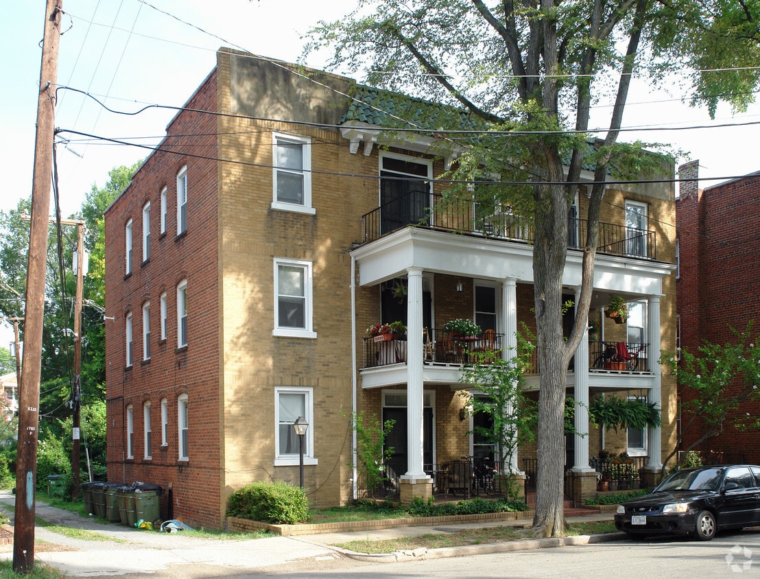 Primary Photo - 106 N Dooley Ave