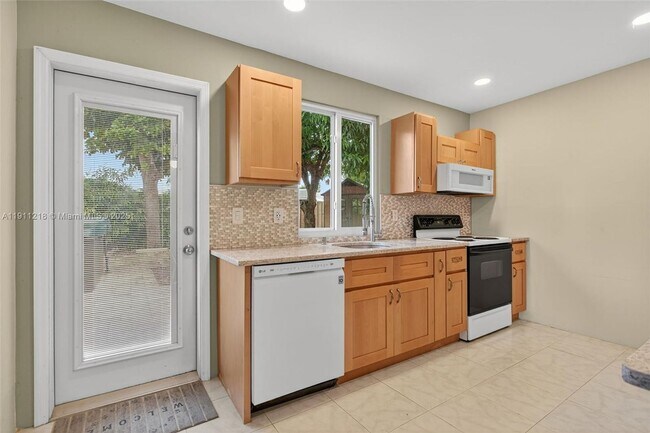 Photo - 4820 NE 1st Terrace House