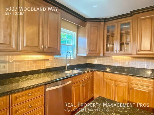 Foto del edificio - Spacious, Beautiful Annandale Home!