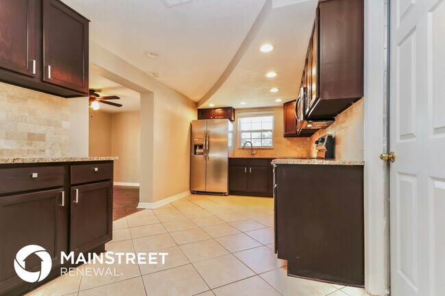 Building Photo - 3208 Primrose Dr