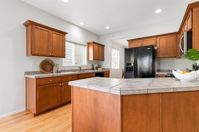 Building Photo - 4 bedroom - Woodside’s Premier Community