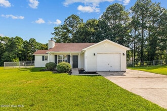 Building Photo - 408 Bluegrass Cir