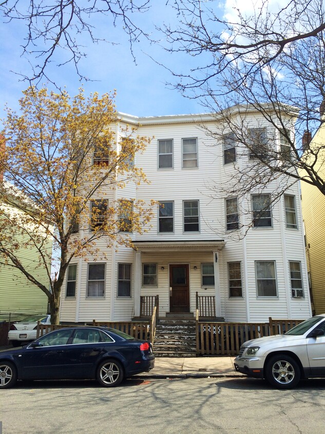 Primary Photo - 119 Lexington St