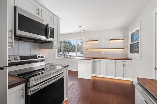 Building Photo - N6453 Harold St