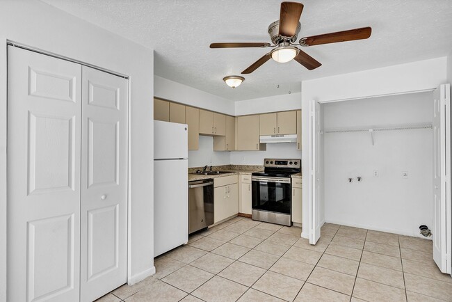 Building Photo - Charming 2-Bedroom Apartment for Rent–Great Location in Ocala!Deposit-Free Move-In Available!