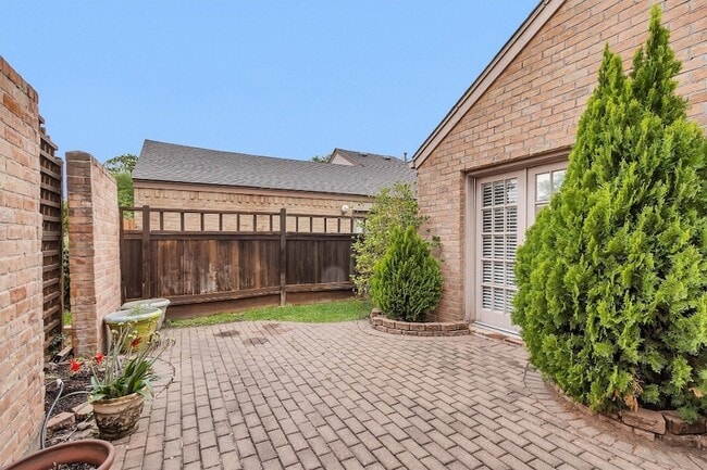 Foto del edificio - 11634 Southlake Dr
