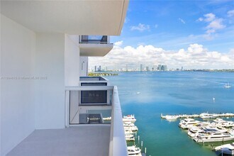 Building Photo - 1800 Sunset Harbour Dr