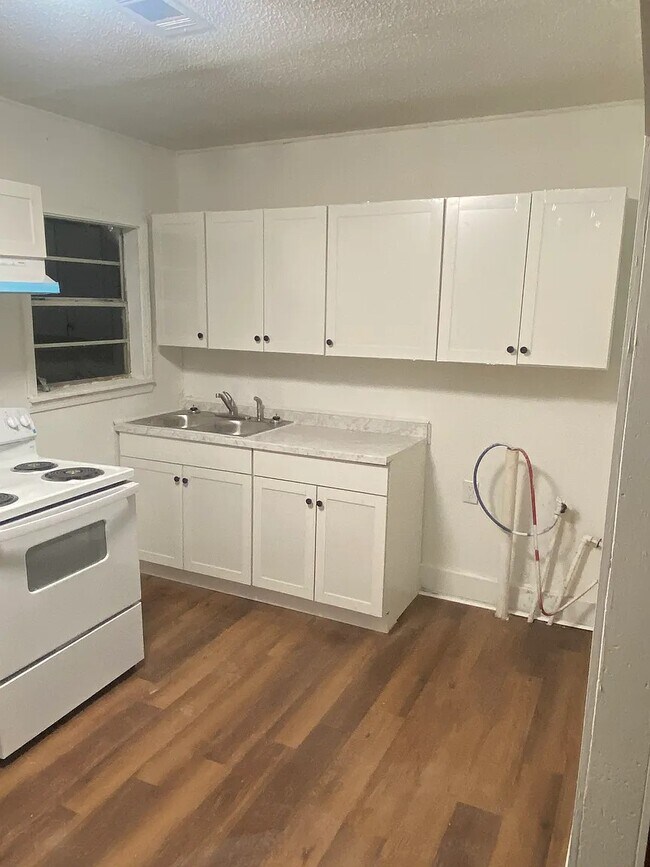 Foto del edificio - 1610 Hearn St