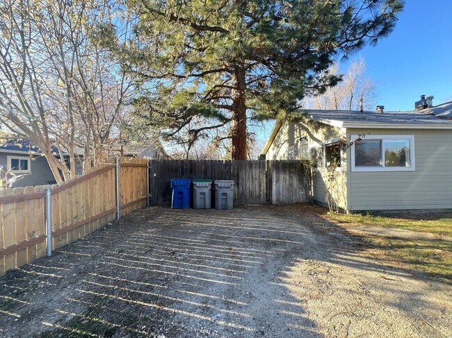 Building Photo - 2510 S Gekeler Ln