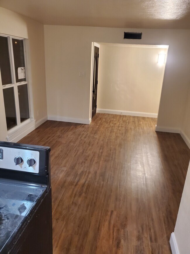 salón - 8709 Miami Dr