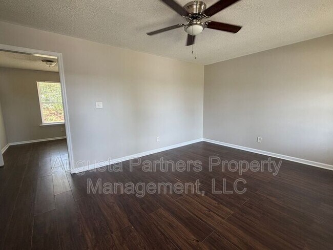 Foto del edificio - 3626 Pebble Creek Dr
